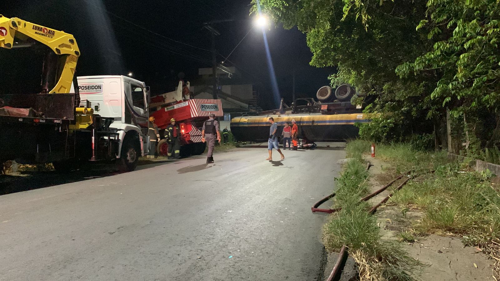 Carreta que esmagou carro em Manaus tem documentação atrasada há 3 anos