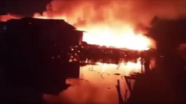 Incêndio destrói mais de 100 moradias em comunidade em São Paulo