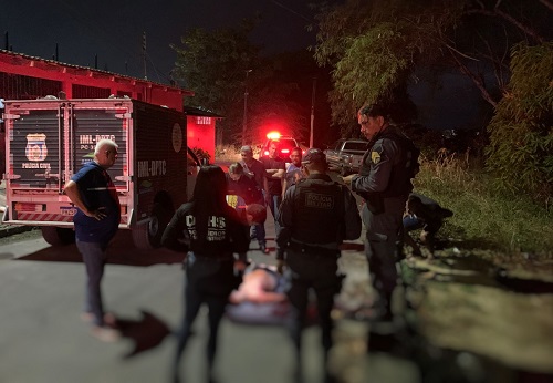 Corpo com marcas de facadas é encontrado no meio da rua em Manaus