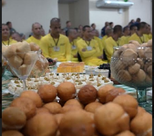 Padaria construída com ajuda de detentos é inaugurada em presídio de Manaus