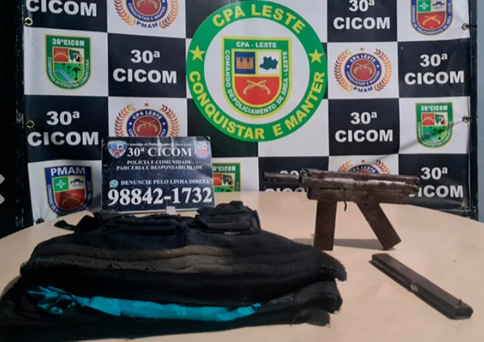 Polícia encontra colete balístico e submetralhadora após tiroteio em Manaus