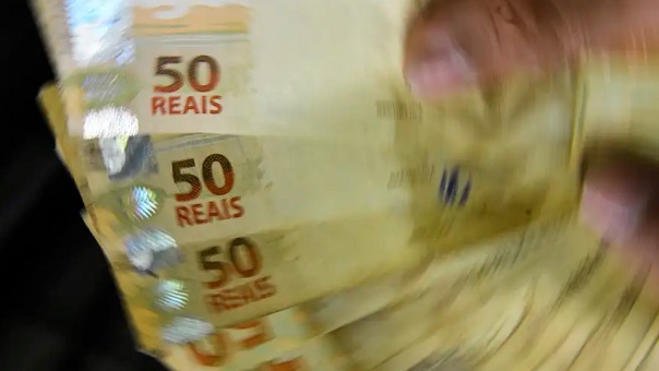 Primeira parcela do décimo terceiro deve ser paga até esta quinta