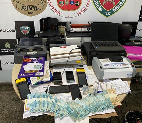 Casal suspeito de fazer empréstimos com documentos falsos é preso em Manaus