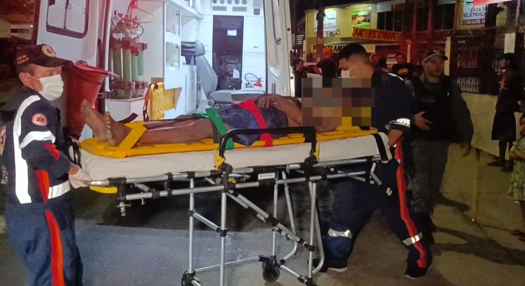 Homem fica gravemente ferido após ser espancado por populares em Manaus