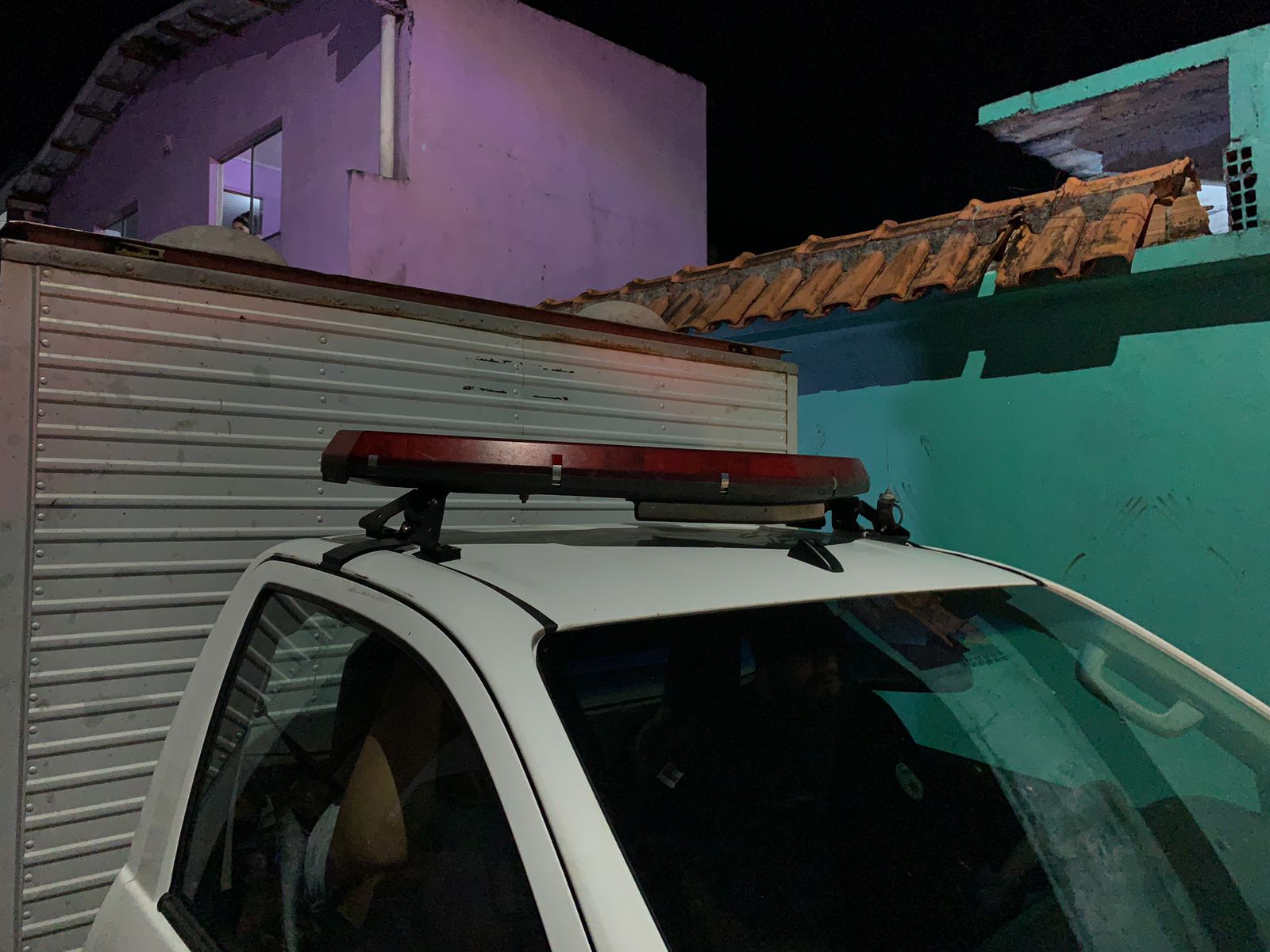 Mulher é assassinada na casa da namorada em Manaus