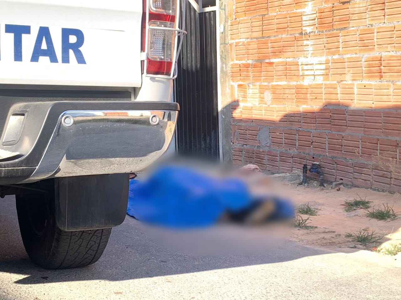 Criminosos encurralam casal em motocicleta e matam homem a tiros em Manaus