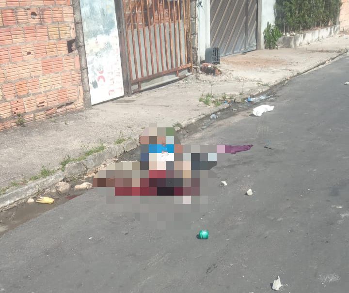 População revoltada mata homem com pedrada na cabeça em Manaus