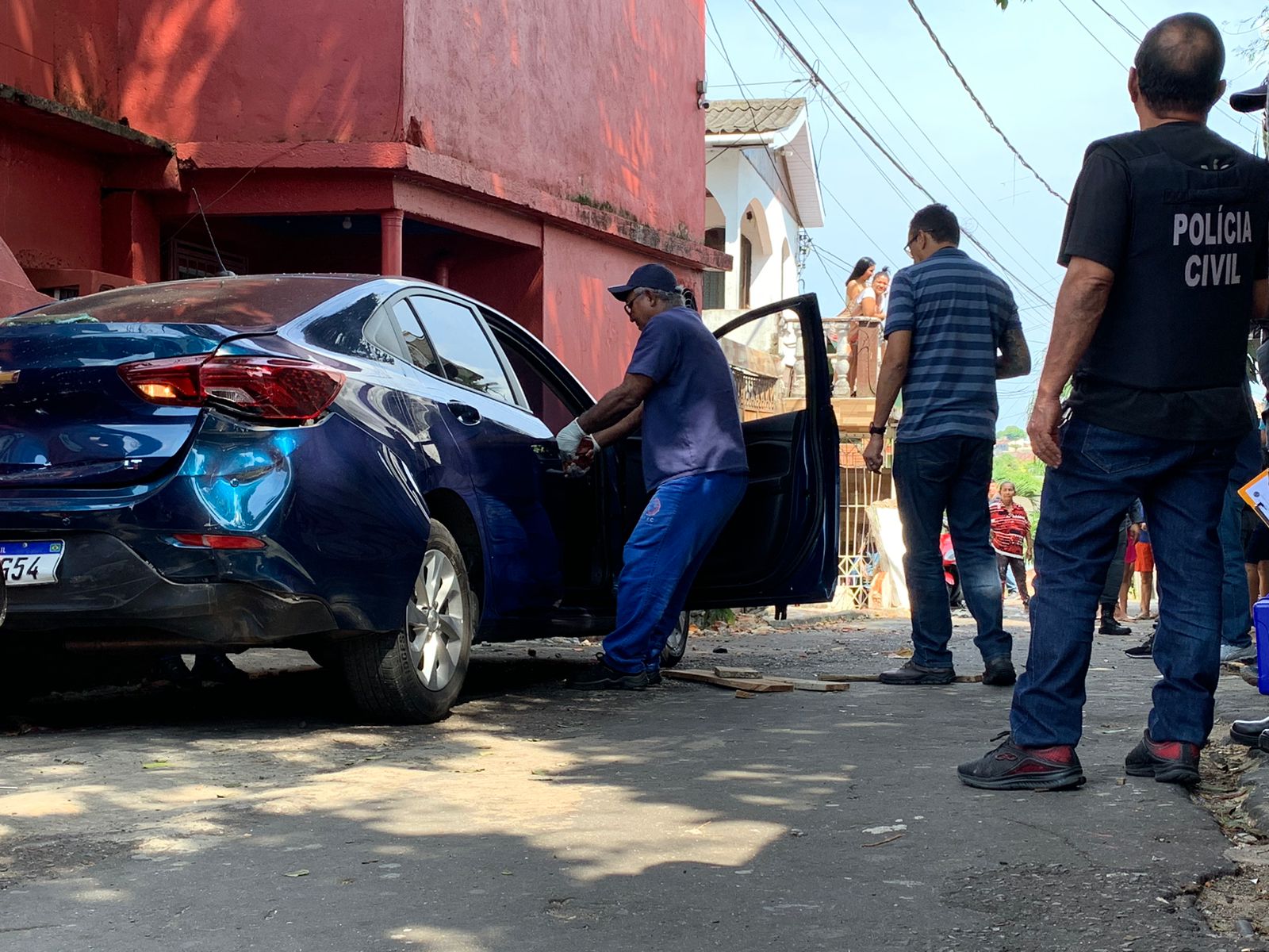 Homem é assassinado dentro de carro no dia do aniversário em Manaus