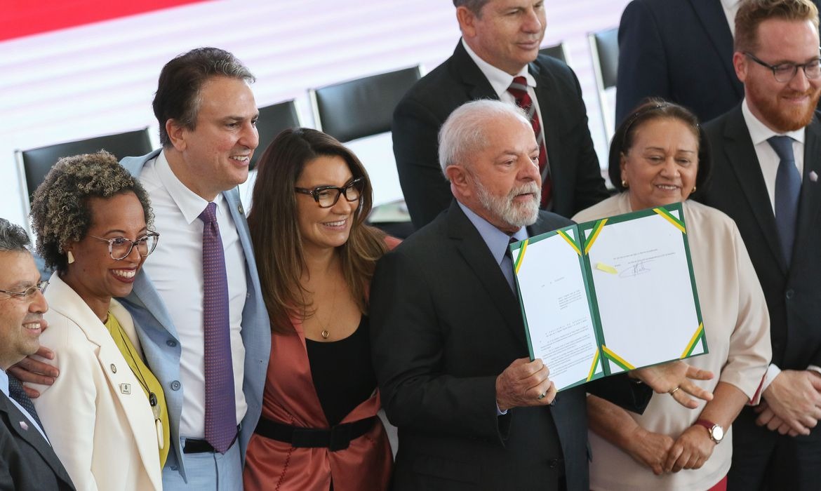 Lula sanciona lei que amplia oferta de vagas em escolas de tempo integral