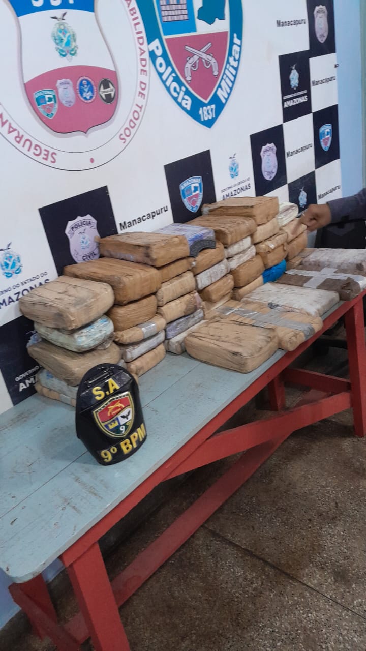 Polícia encontra mais de 40 kg de drogas escondido em mata no Amazonas