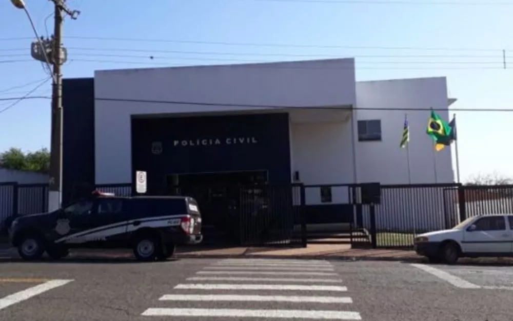 Idoso morre em motel e mulher foge pulando o muro dizendo ser casada