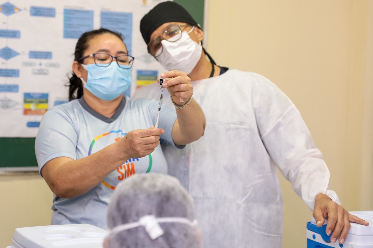 Vacinação contra a covid-19 acontece em 74 pontos de Manaus nesta semana