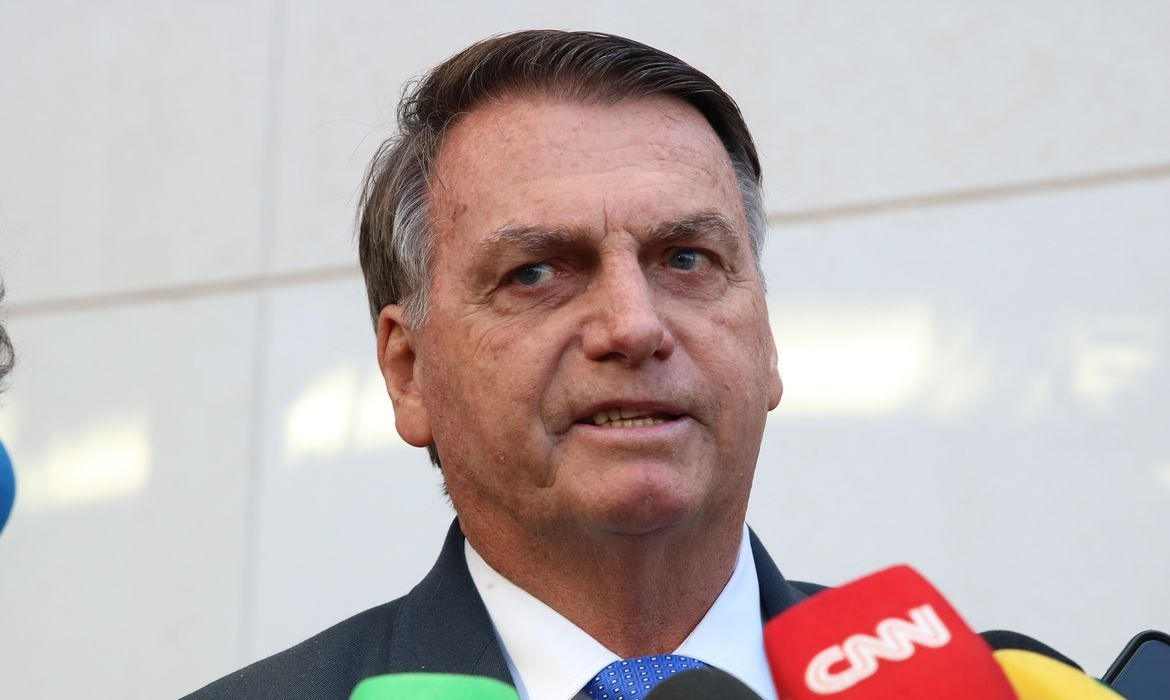 Defesa de Bolsonaro recorre ao TSE após condenação de inelegibilidade