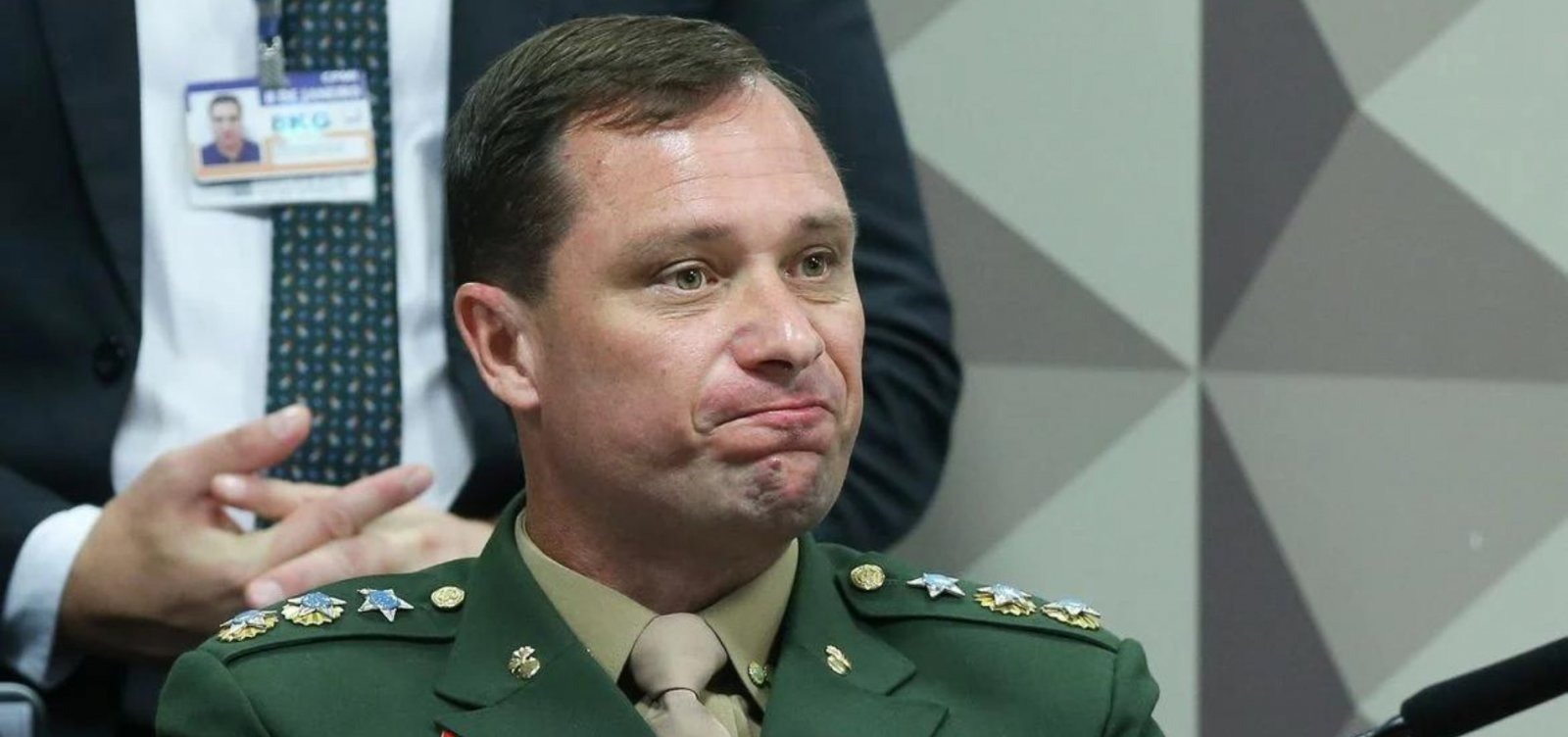 Advogado deixa defesa de Mauro Cid, suspeito em esquema de joias sob Bolsonaro