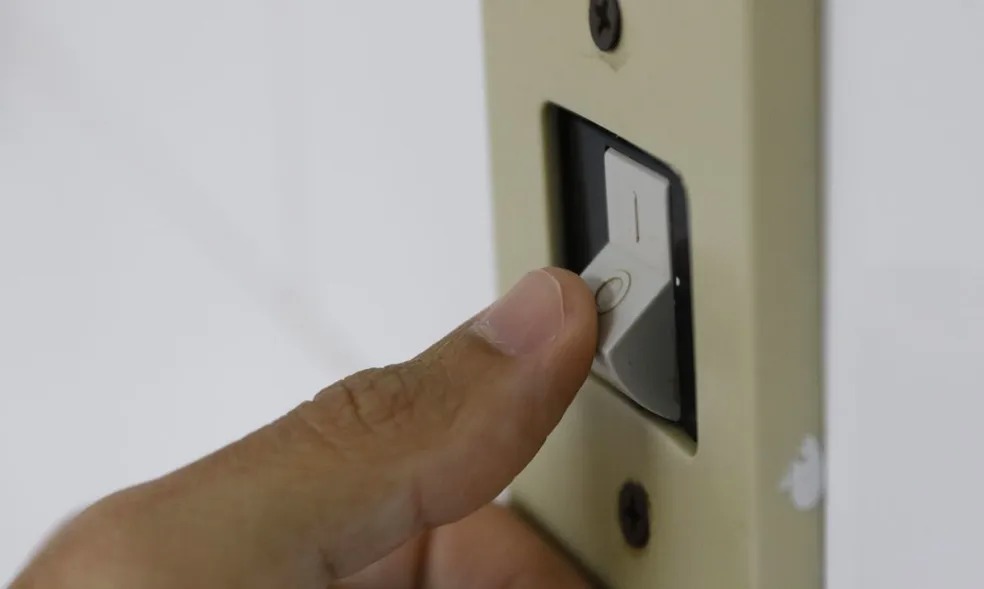 Luz é restabelecida em todo o Brasil seis horas após apagão