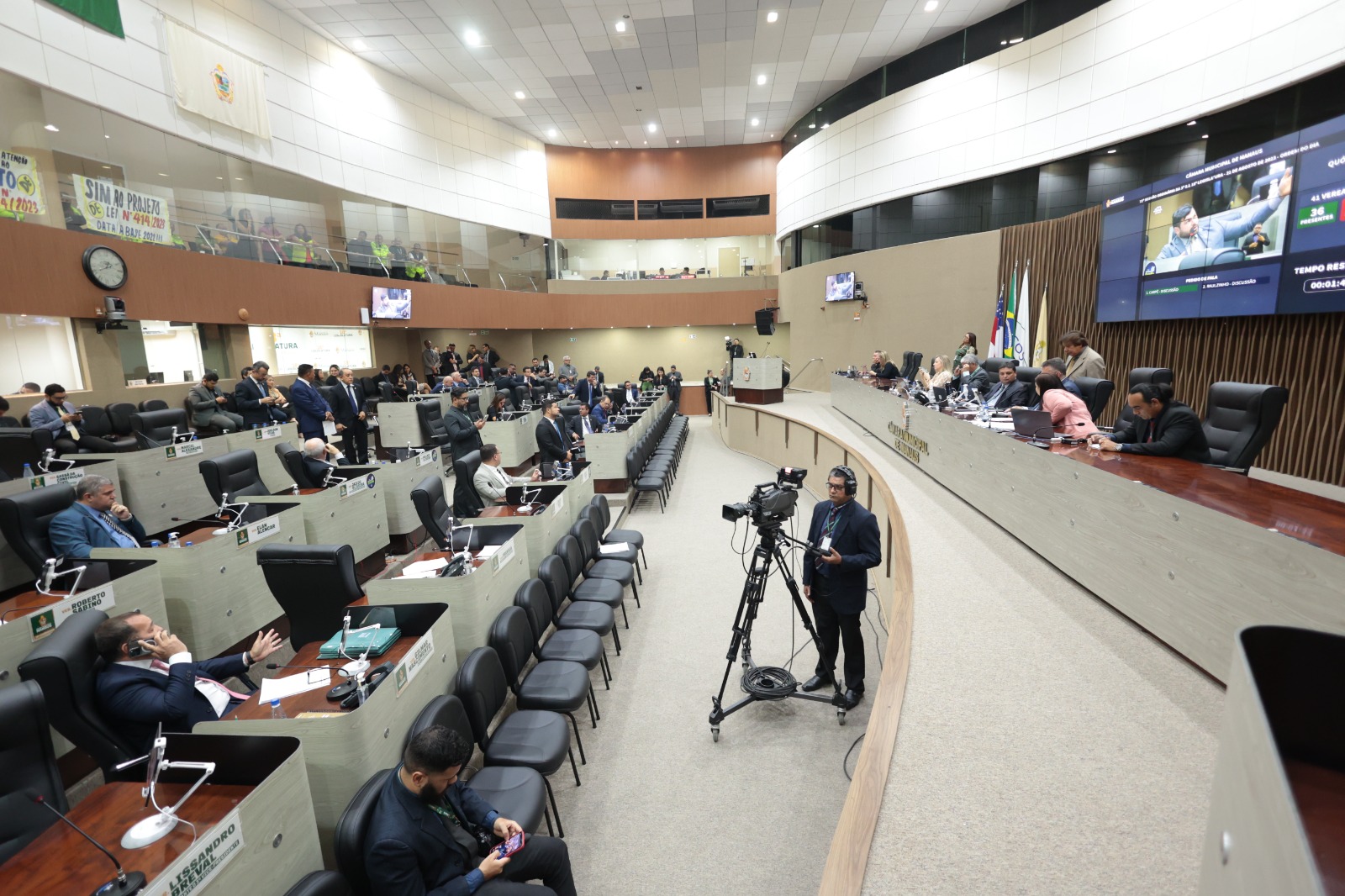 CMM delibera projeto que revoga medalha concedida a policial civil que agrediu advogado