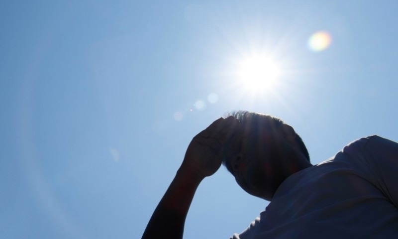 Calor pode causar tontura e taquicardia e oferece mais risco a hipertensos