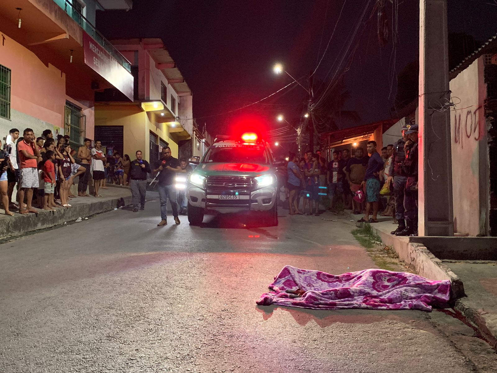 Homem é morto a tiros na frente de casa em Manaus