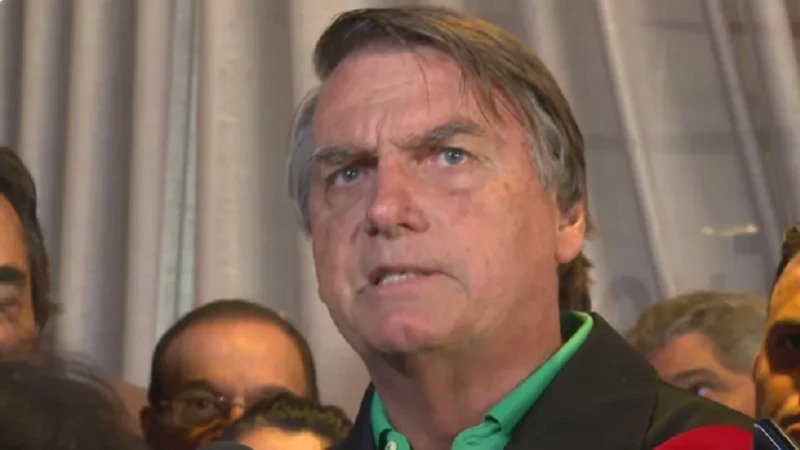 Bolsonaro recebe alta hospitalar em São Paulo