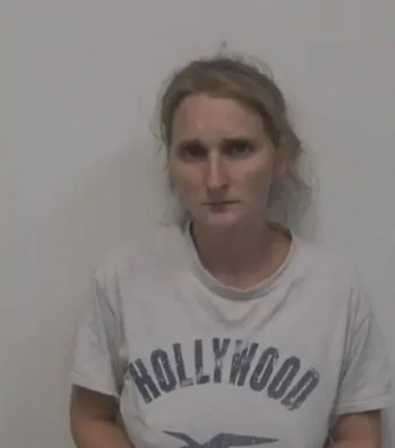 Madrasta é condenada por manter enteado de 9 anos trancado em jaula