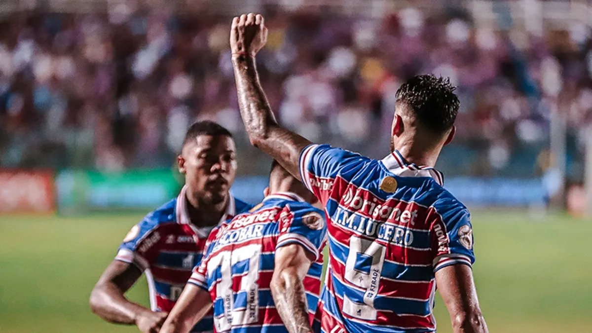 Fortaleza vence o Coritiba e segue na briga por uma vaga na Libertadores