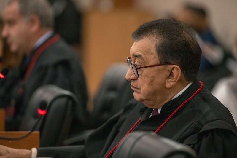 TJAM mantém indenização a servidor público que não teve férias nem licenças