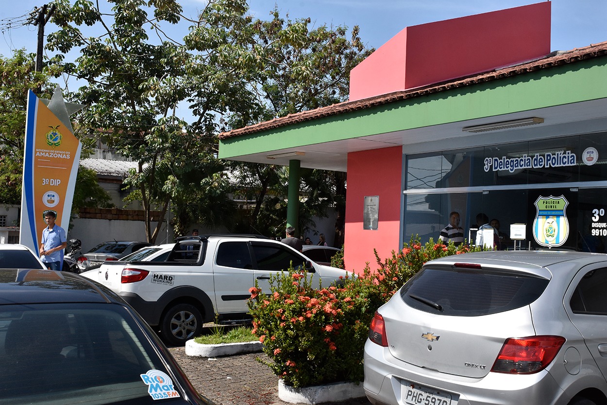 Homem que roubou mototaxistas com ajuda de comparsa é preso em Manaus 