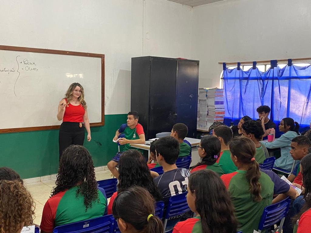 Alunos são orientados sobre combate à violência doméstica e feminicídio no Amazonas