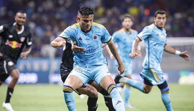 Cruzeiro empata com Bragantino, chega ao oitavo jogo sem vitória e é vaiado