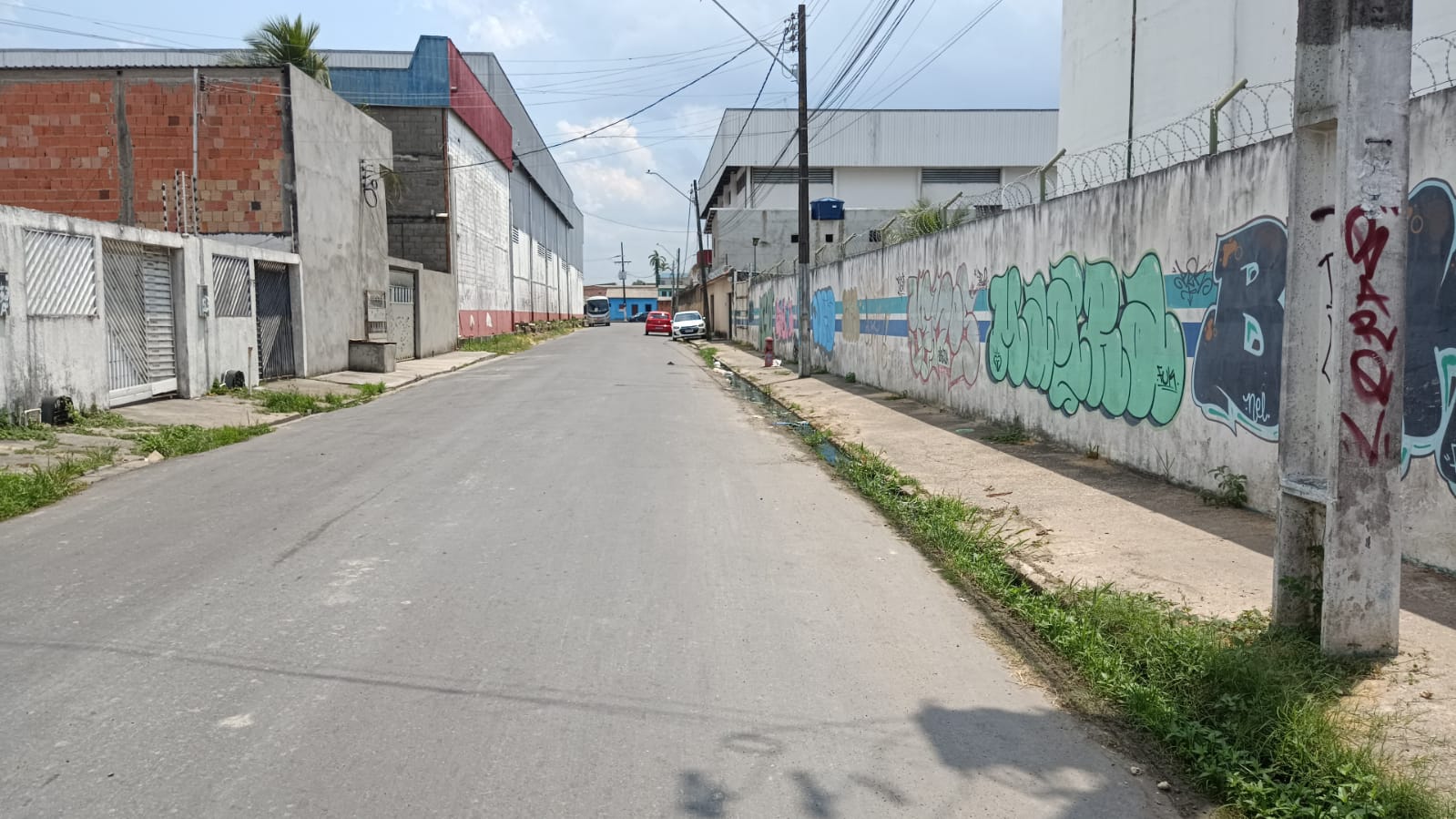 Criminosos matam travesti a facada e jogam corpo de carro em rua de Manaus