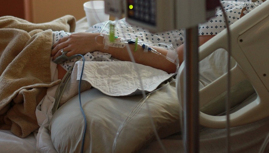 Grávida que teve 75% do corpo queimado ao cozinhar com álcool perde o bebê