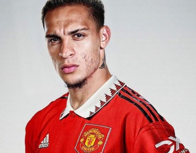 Antony é afastado pelo Manchester United após acusações de agressões 