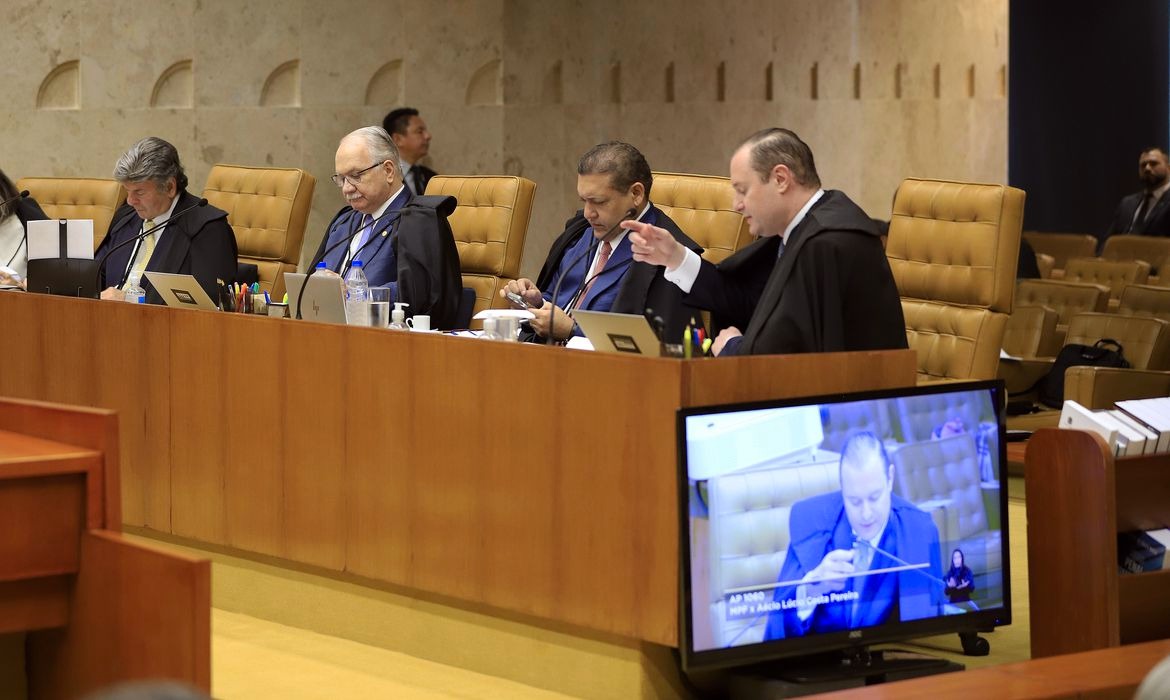 STF começa julgamento de terceiro réu pelos atos golpistas de 8/1