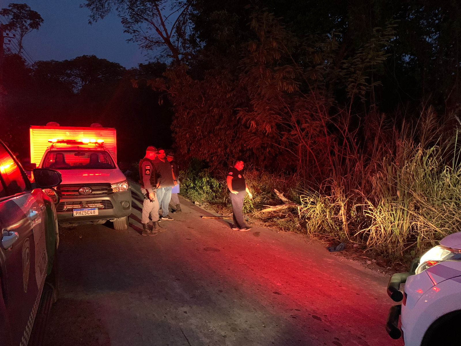 Corpo de mulher é encontrado amarrado dentro de saco em matagal de Manaus