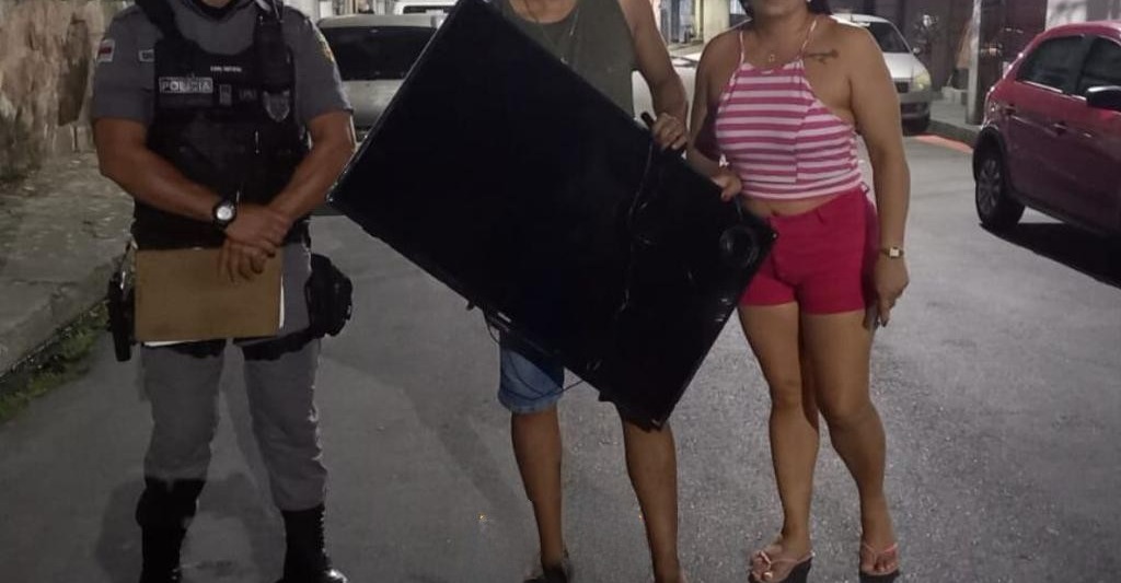 Homem invade casa da ex e rouba TV para pagar dívida com agiota em Manaus