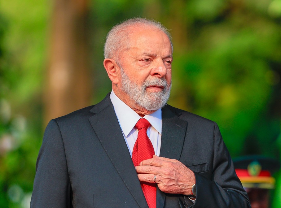 Lula diz que adiou cirurgia no quadril para evitar imagem de velho e frágil após eleições
