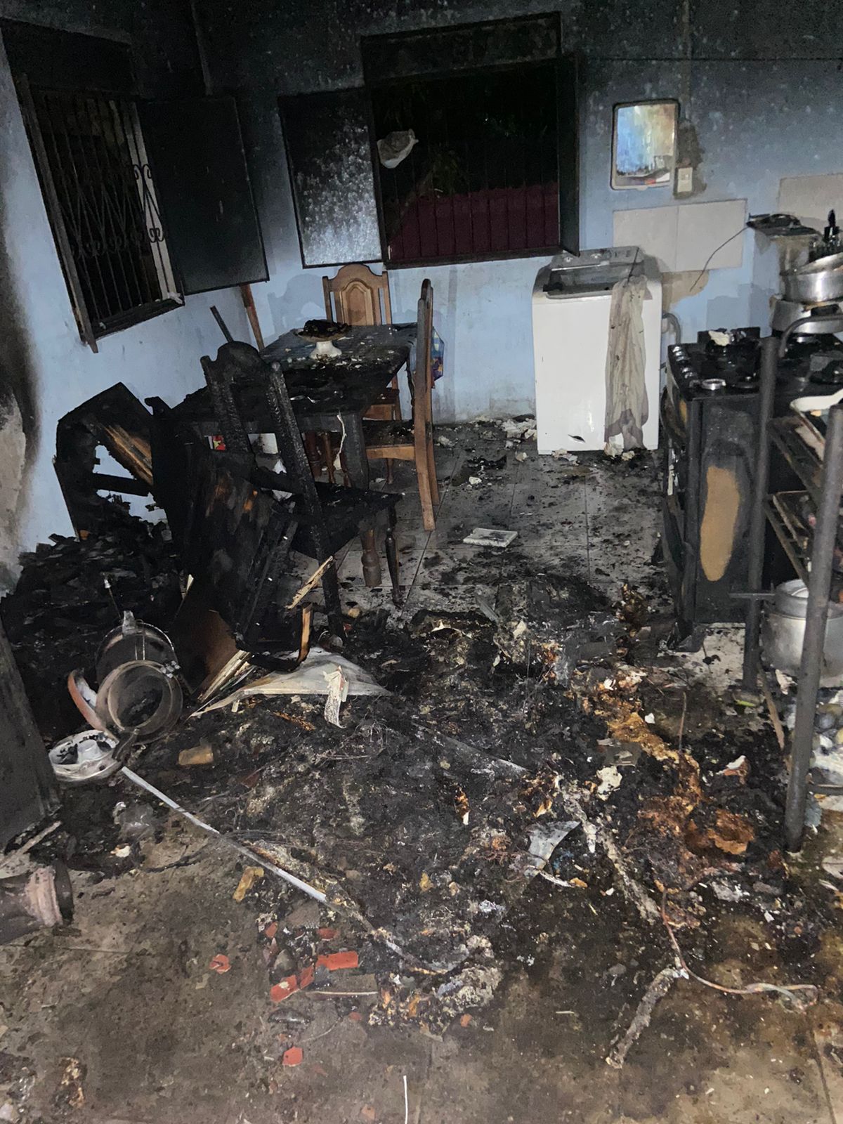 Vítimas de explosão em casa estão em estado grave em Manaus