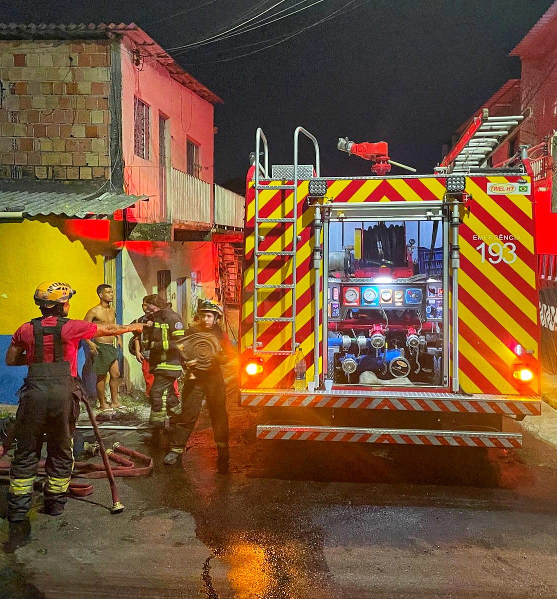 Adolescente morre e pastor fica gravemente ferido após incêndio em residência de Manaus