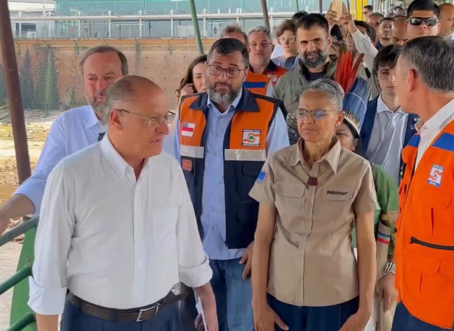Geraldo Alckmin visita Porto de Manaus para avaliar seca do Rio Negro
