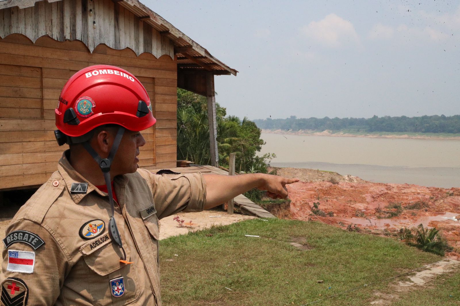 Margens do rio onde houve desbarrancamento em Beruri são analisadas