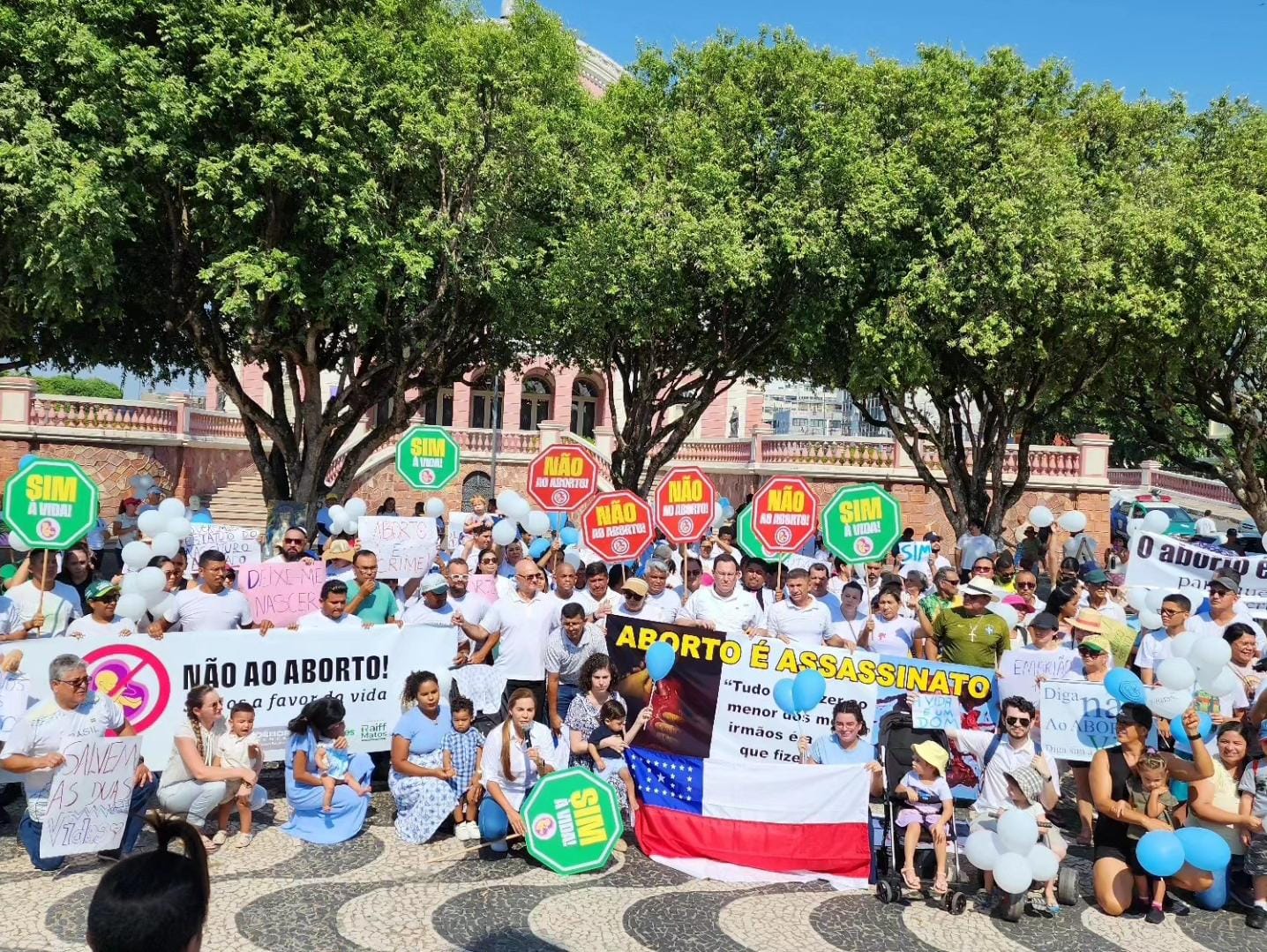 Marcha contra o aborto é realizada em Manaus