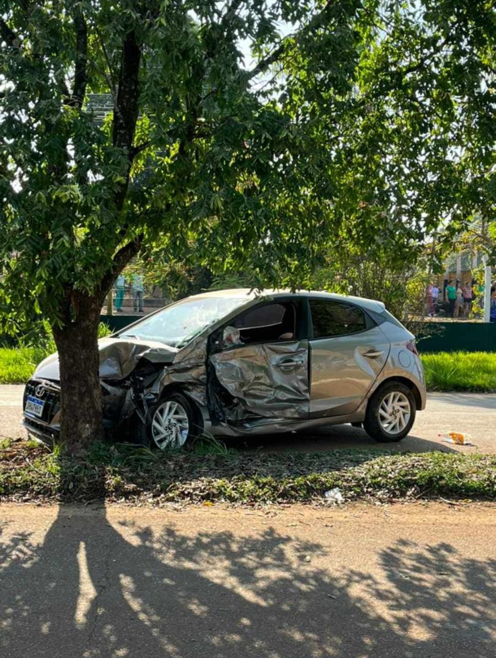 Professor morre ao ter carro atingido por picape em acidente no Amazonas 