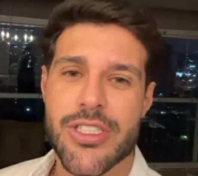Ex-BBB Rodrigo Mussi é agredido em bar 
