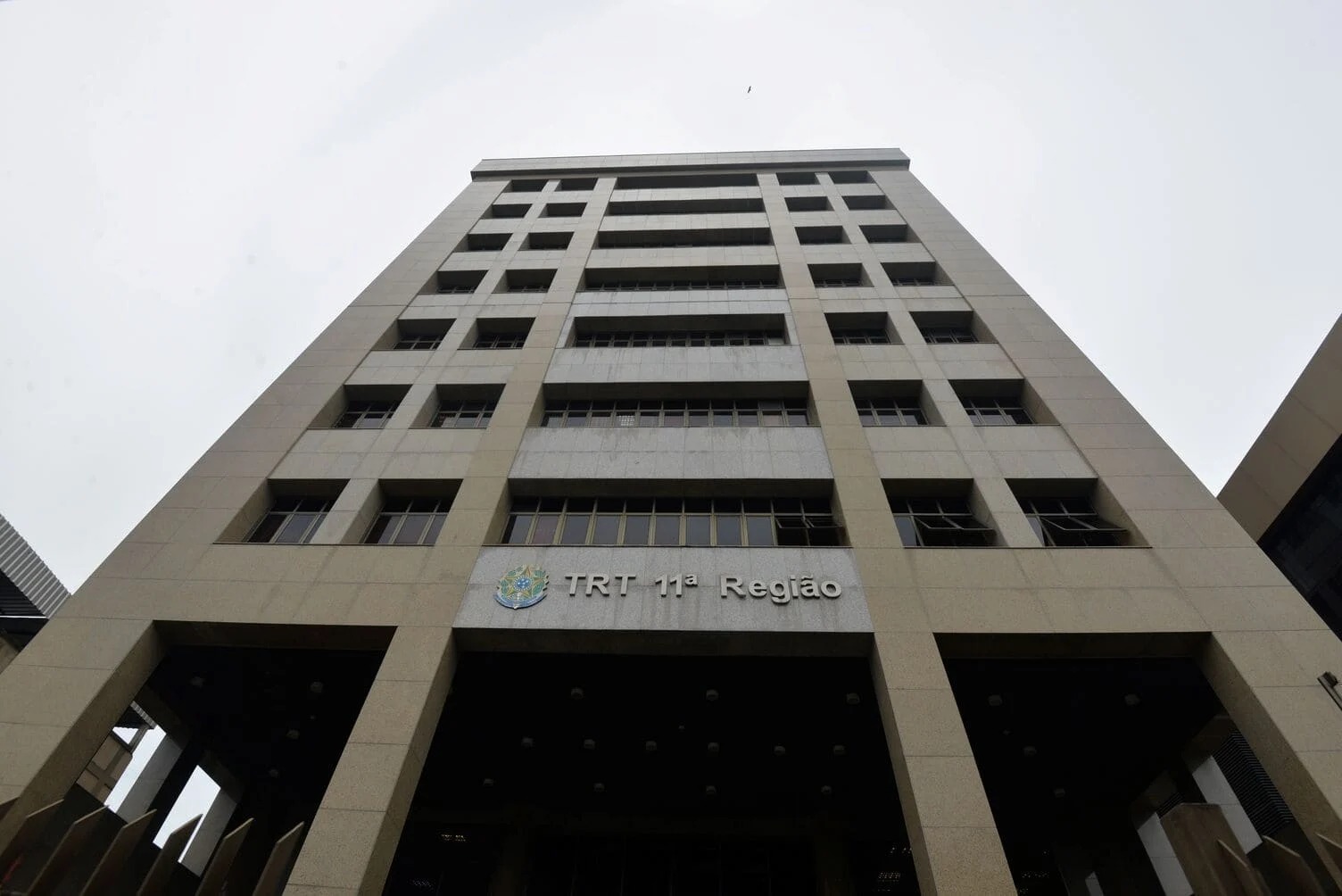 TRT-11 lança edital de concurso com salários de até R$ 15 mil