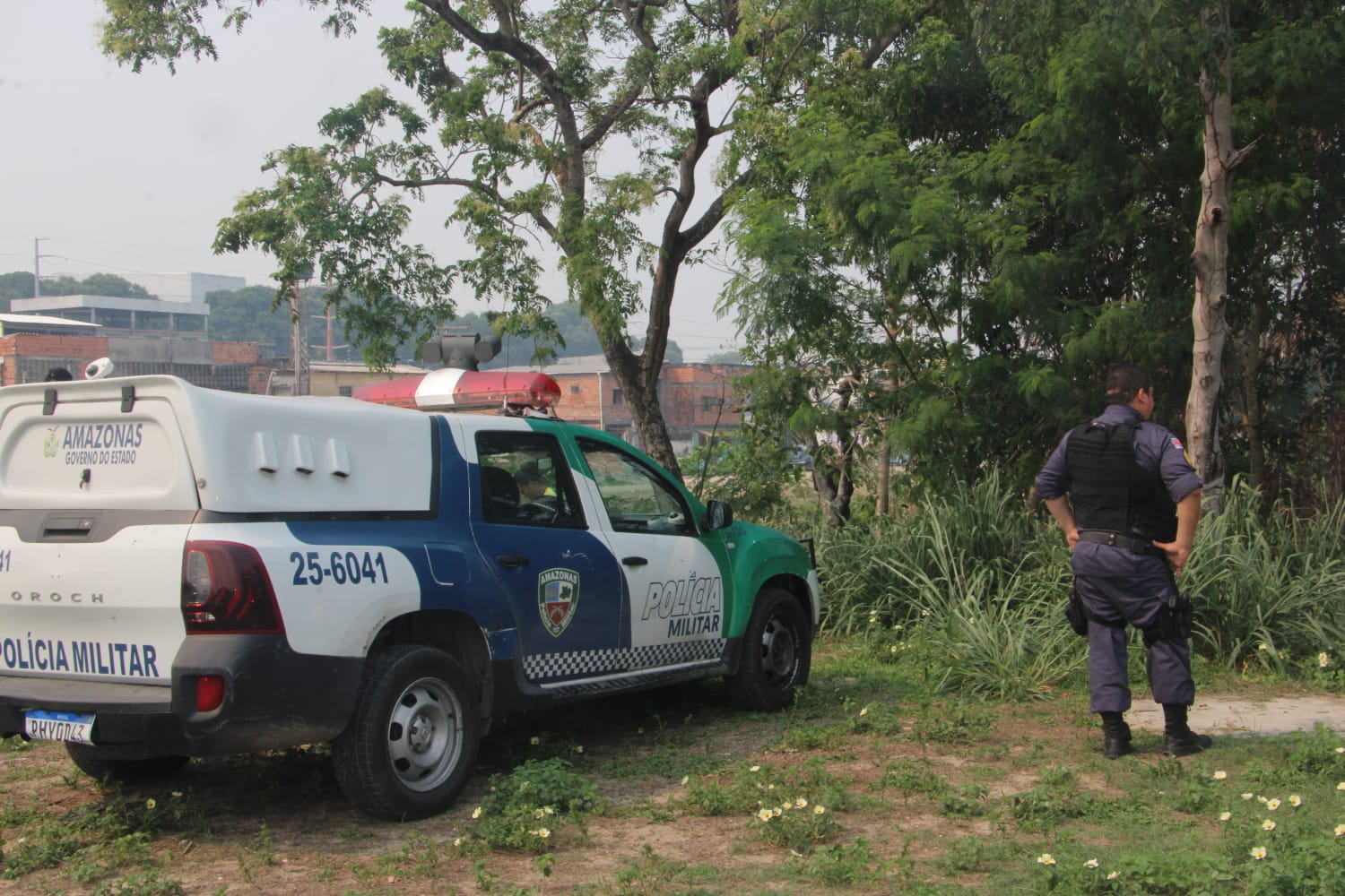 Esqueleto humano é encontrado em área de mata em Manaus 