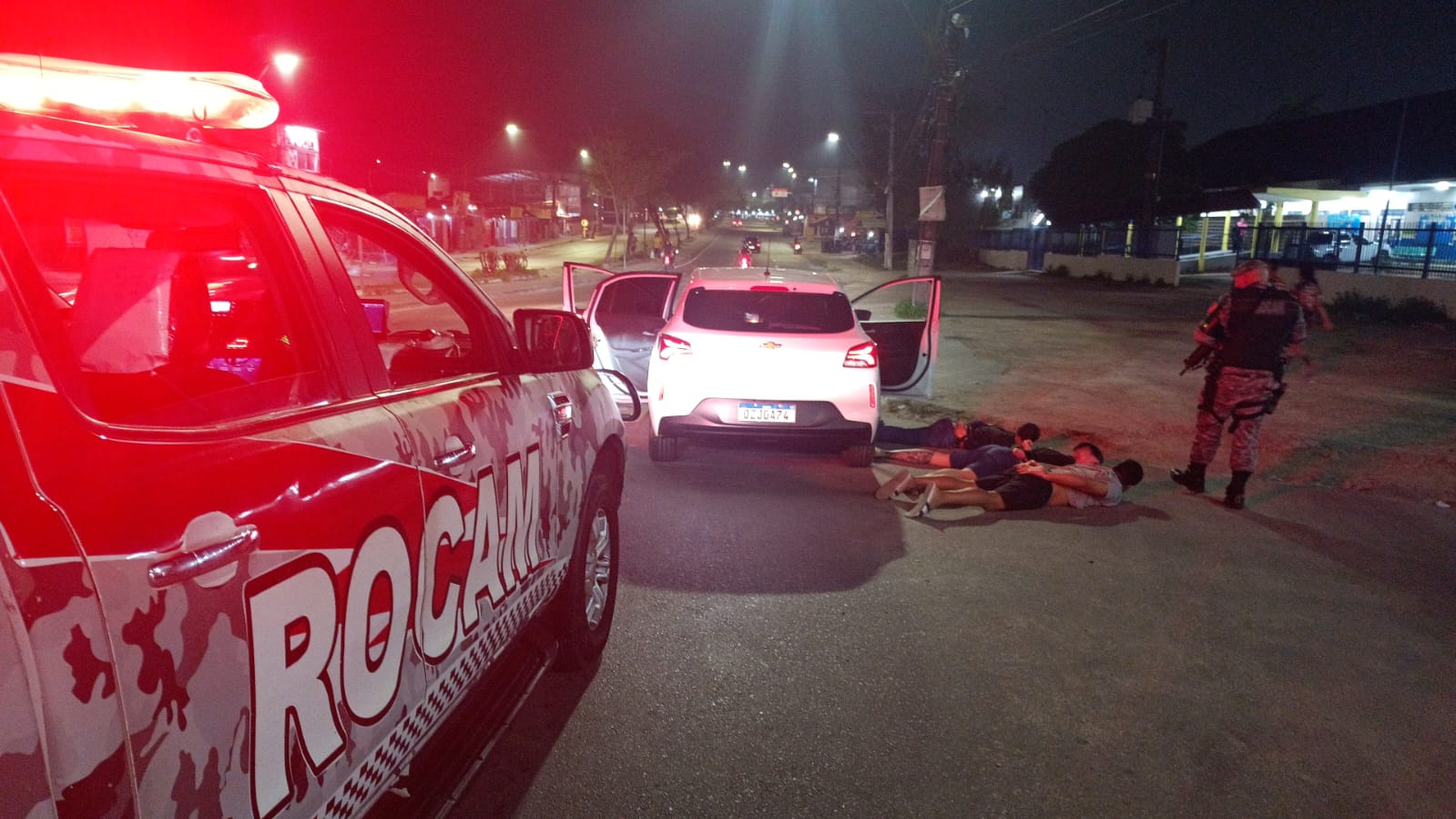 Trio é preso após ser flagrado cometendo assaltos em Manaus