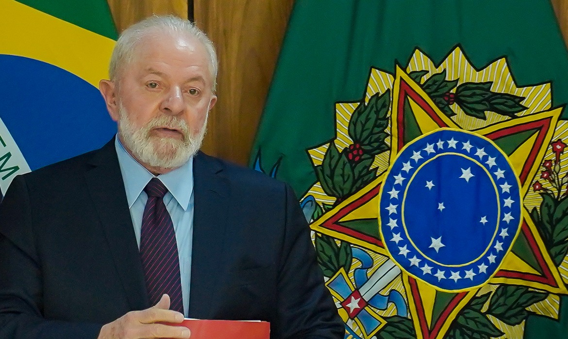 Lula anuncia pacto nacional para retomada de 11 mil obras inacabadas