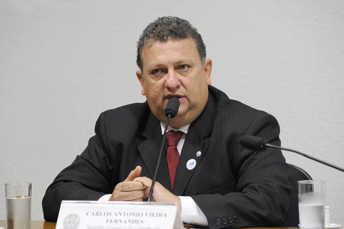 Governo Lula oficializa indicado de Arthur Lira como presidente da Caixa