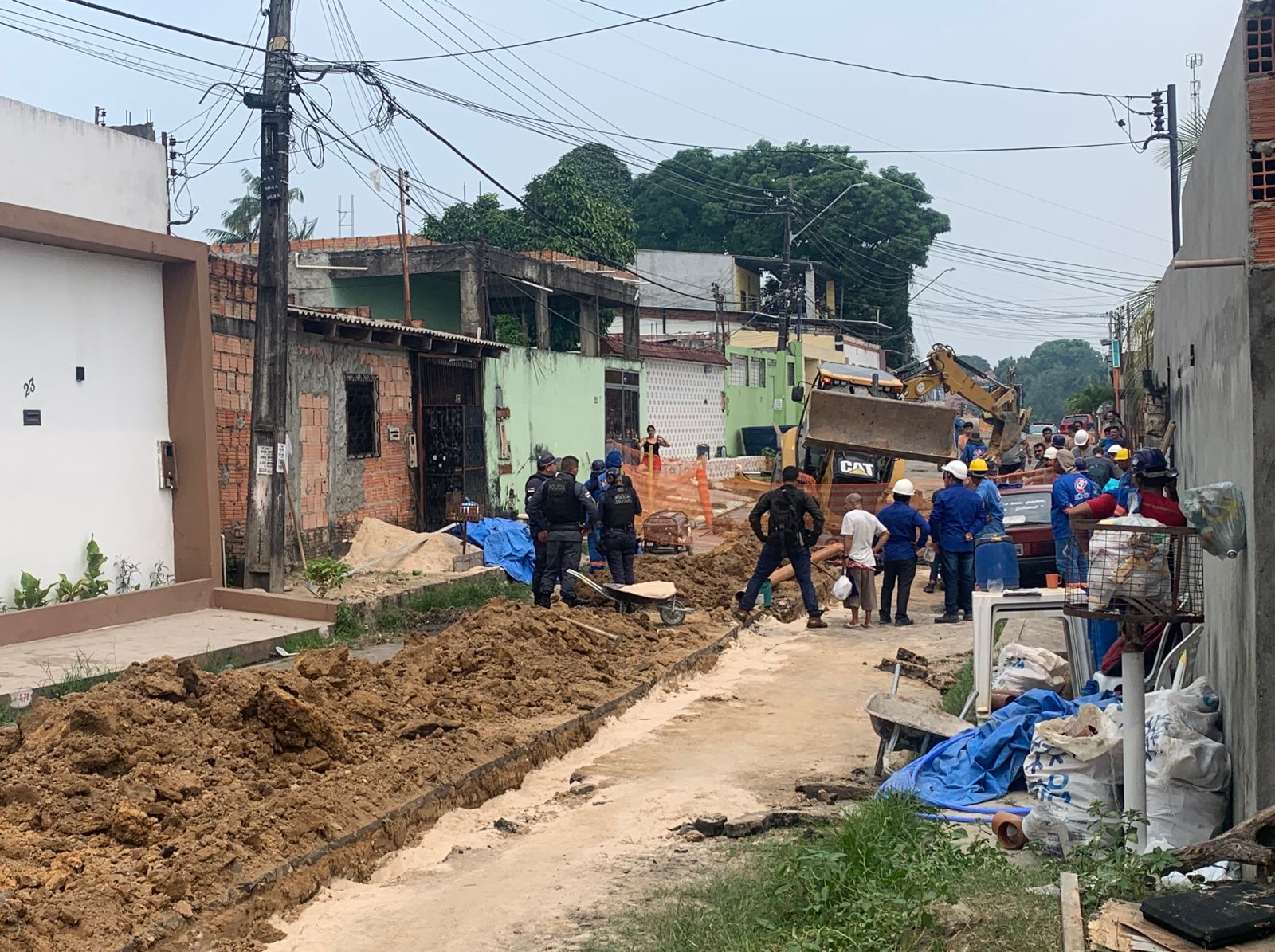 Pai de bombeiro viu filho morrer em acidente com retroescavadeira em Manaus