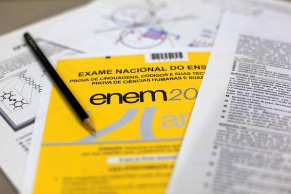 Primeiro dia do Enem 2023 tem abstenção de 28,1% e 4.293 eliminados
